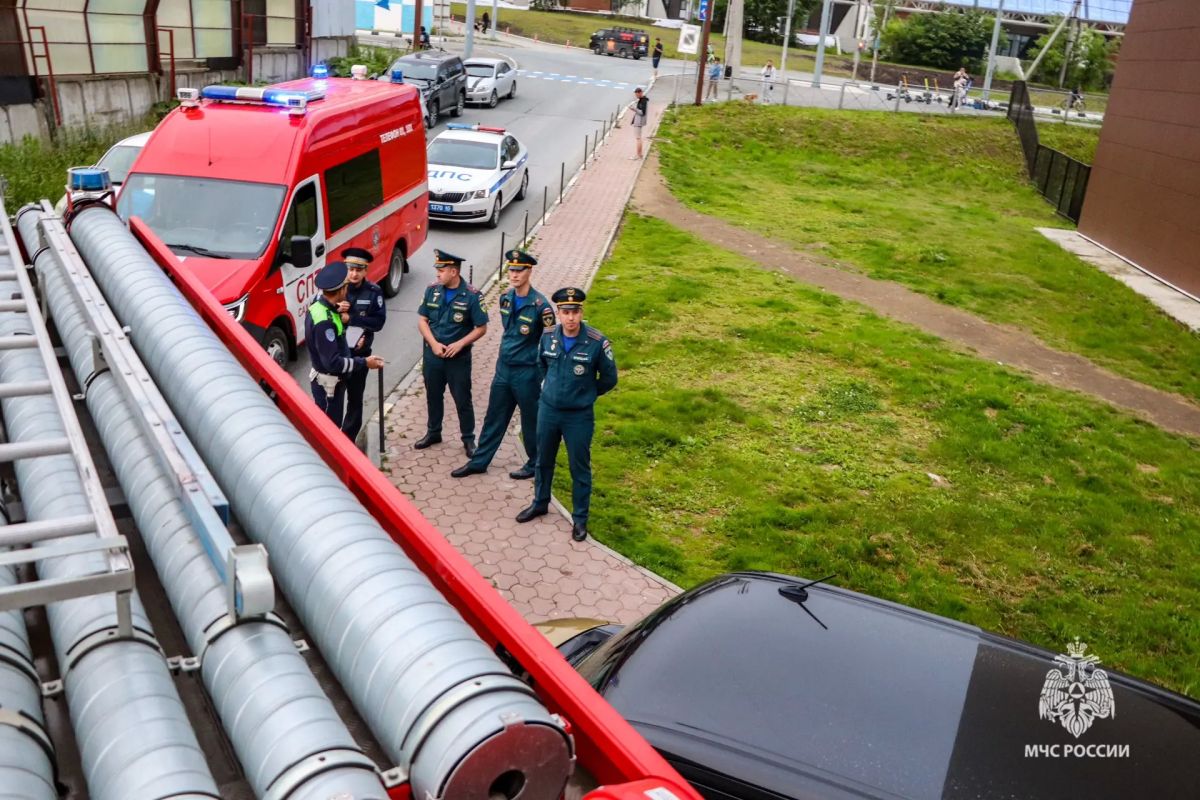 Неправильно припаркованные во дворах автомобили — угроза для жизни и спасения Неправильно припаркованные во дворах автомобили — угроза для жизни и спасения