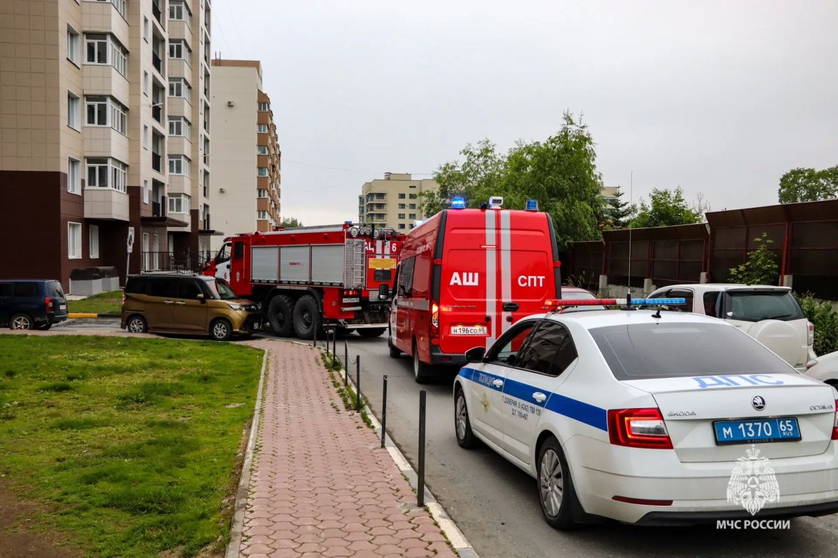 Неправильно припаркованные во дворах автомобили — угроза для жизни и спасения Неправильно припаркованные во дворах автомобили — угроза для жизни и спасения