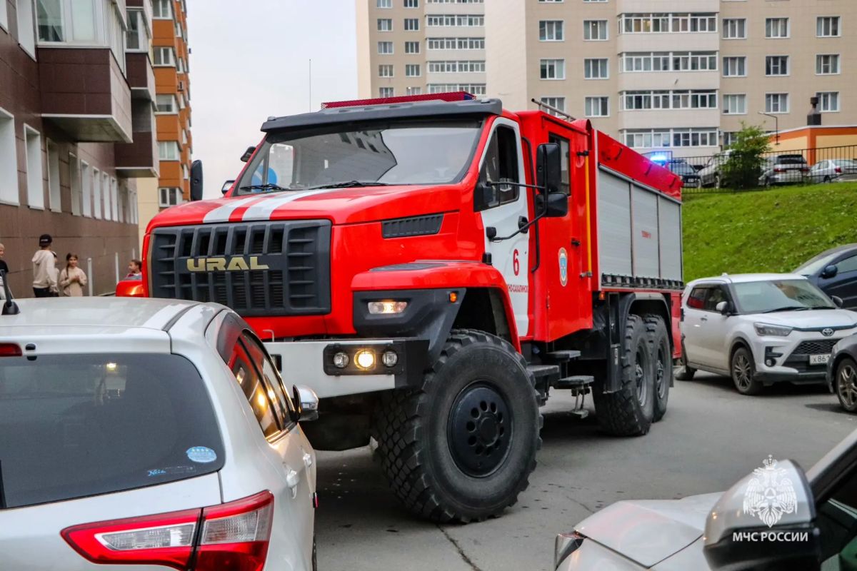 Неправильно припаркованные во дворах автомобили — угроза для жизни и спасения Неправильно припаркованные во дворах автомобили — угроза для жизни и спасения