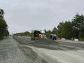 На участке Корсаковской трассы с 11 по 13 км приступили к устройству дорожной одежды