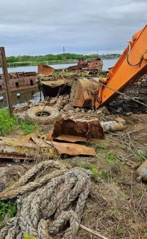 Из акватории Томаринского района удалили три судна Из акватории Томаринского района удалили три судна
