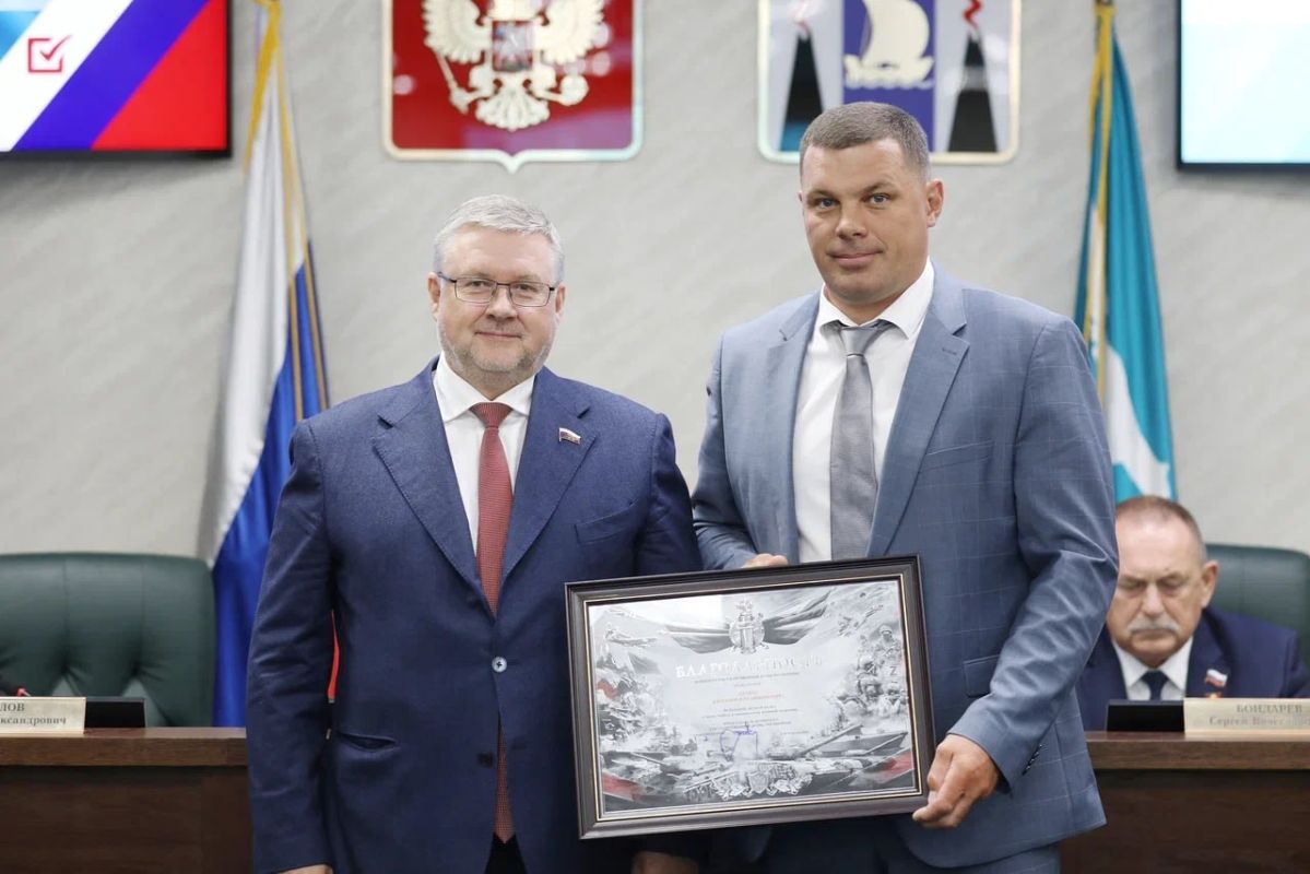 Депутаты Сахалинской облдумы удостоены наград Комитета Госдумы по обороне Депутаты Сахалинской облдумы удостоены наград Комитета Госдумы по обороне