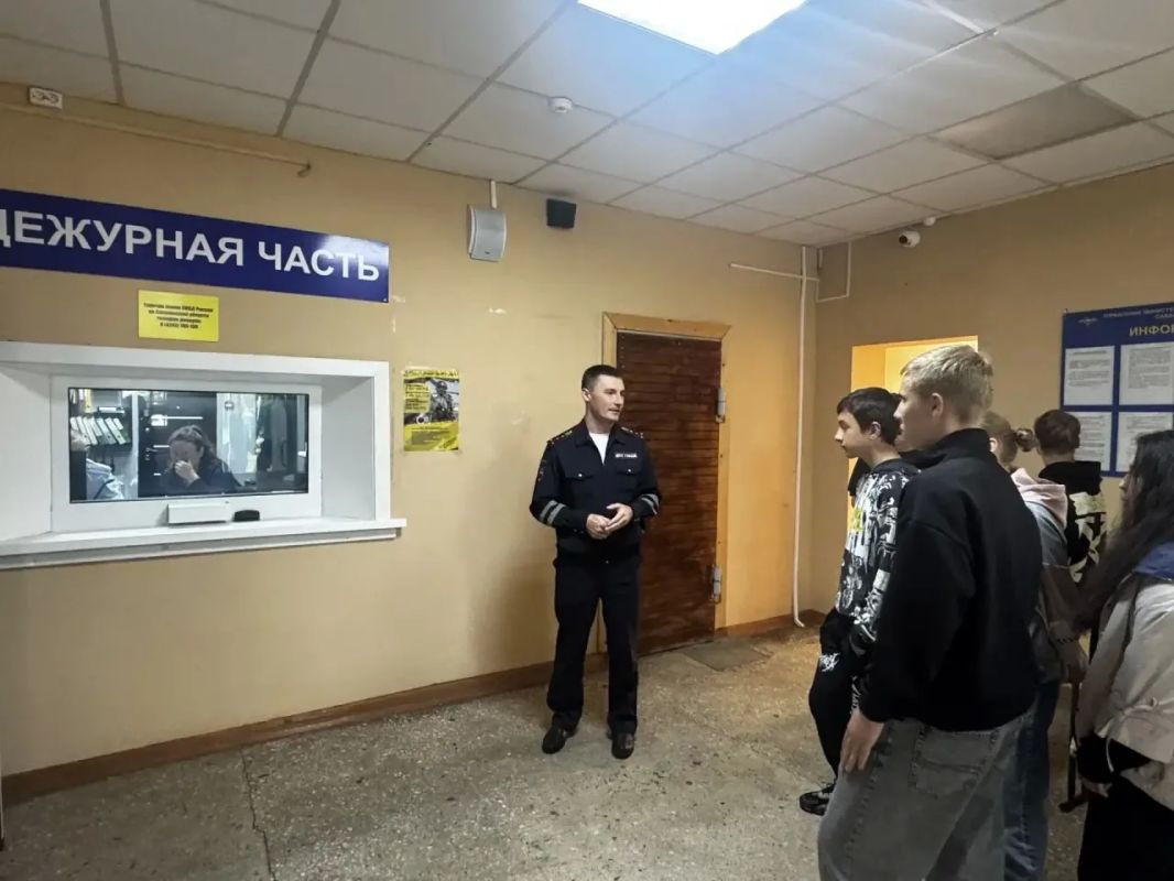 В рамках Правовой недели для подростков Центра психолого-педагогической помощи семье и детям сотрудники ОМВД России «Смирныховский» провели профилактическую беседу, посвящённую вопросам противодействия мошенничеству В рамках Правовой недели для подростков Центра психолого-педагогической помощи семье и детям сотрудники ОМВД России «Смирныховский» провели профилактическую беседу, посвящённую вопросам противодействия мошенничеству