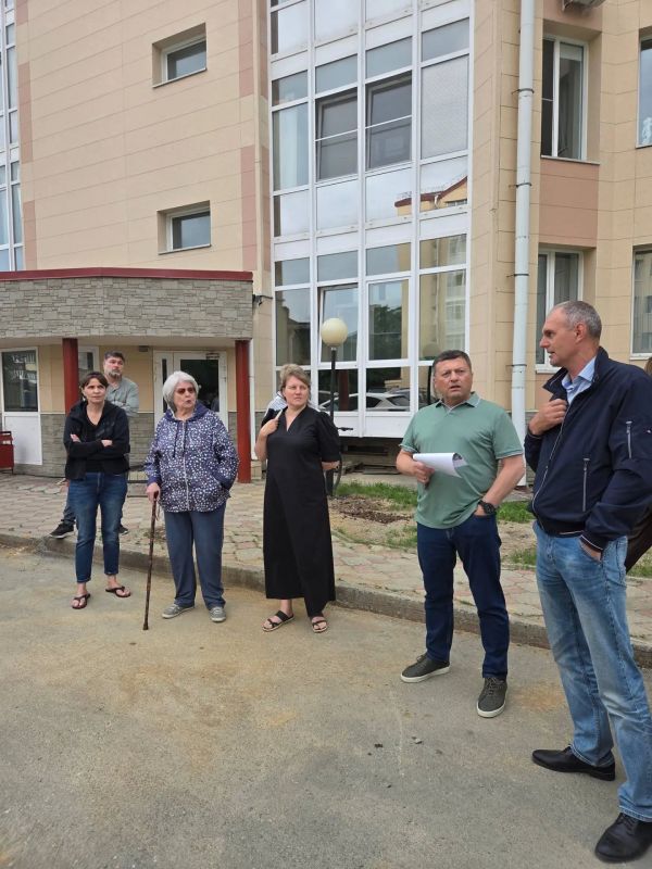 Депутат Николай Артёменко помог решить проблему двора на улице Антона Буюклы Депутат Николай Артёменко помог решить проблему двора на улице Антона Буюклы
