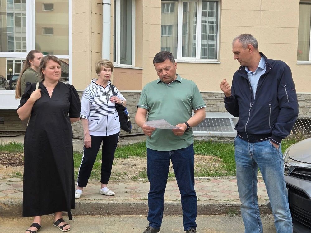 Депутат Николай Артёменко помог решить проблему двора на улице Антона Буюклы Депутат Николай Артёменко помог решить проблему двора на улице Антона Буюклы