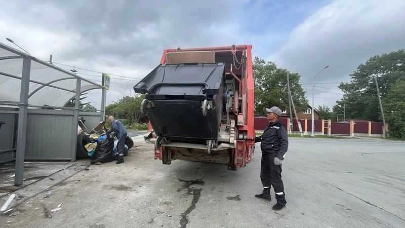 «Пришел на месяц, остался на семь лет»: работники мусоровоза в Южно-Сахалинске рассказали о буднях «Пришел на месяц, остался на семь лет»: работники мусоровоза в Южно-Сахалинске рассказали о буднях