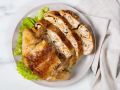 Традиционные блюда: курица с блинной начинкой и необычные закуски к празднику