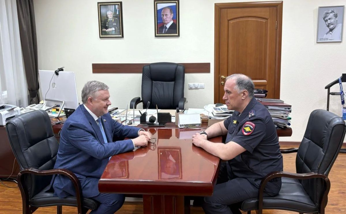 Депутат ГД Георгий Карлов провёл рабочую встречу с начальником сахалинского УМВД Владимиром Арбузовым