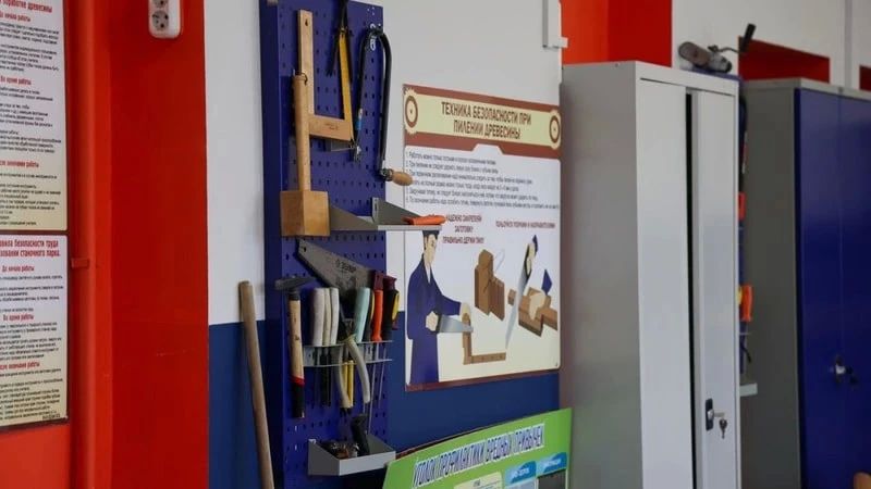 В школе № 14 Южно-Сахалинска обновляют учебные пространства В школе № 14 Южно-Сахалинска обновляют учебные пространства