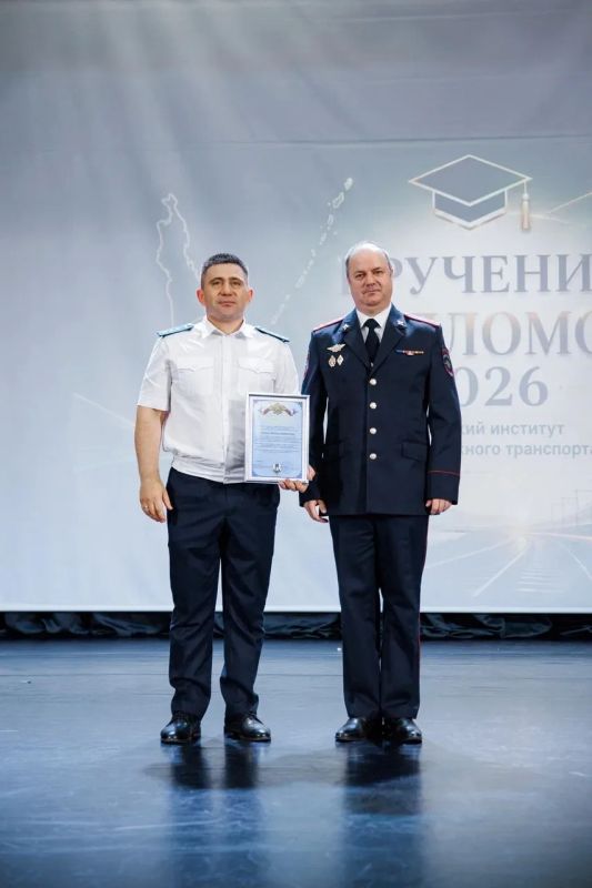 Врио начальника УМВД поздравил выпускников СахИЖТ и пригласил на службу Врио начальника УМВД поздравил выпускников СахИЖТ и пригласил на службу