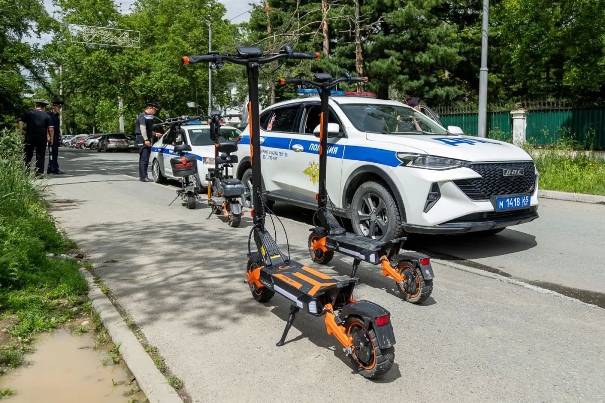 В Южно-Сахалинске усилен контроль за соблюдением ПДД пользователями электросамокатов В Южно-Сахалинске усилен контроль за соблюдением ПДД пользователями электросамокатов
