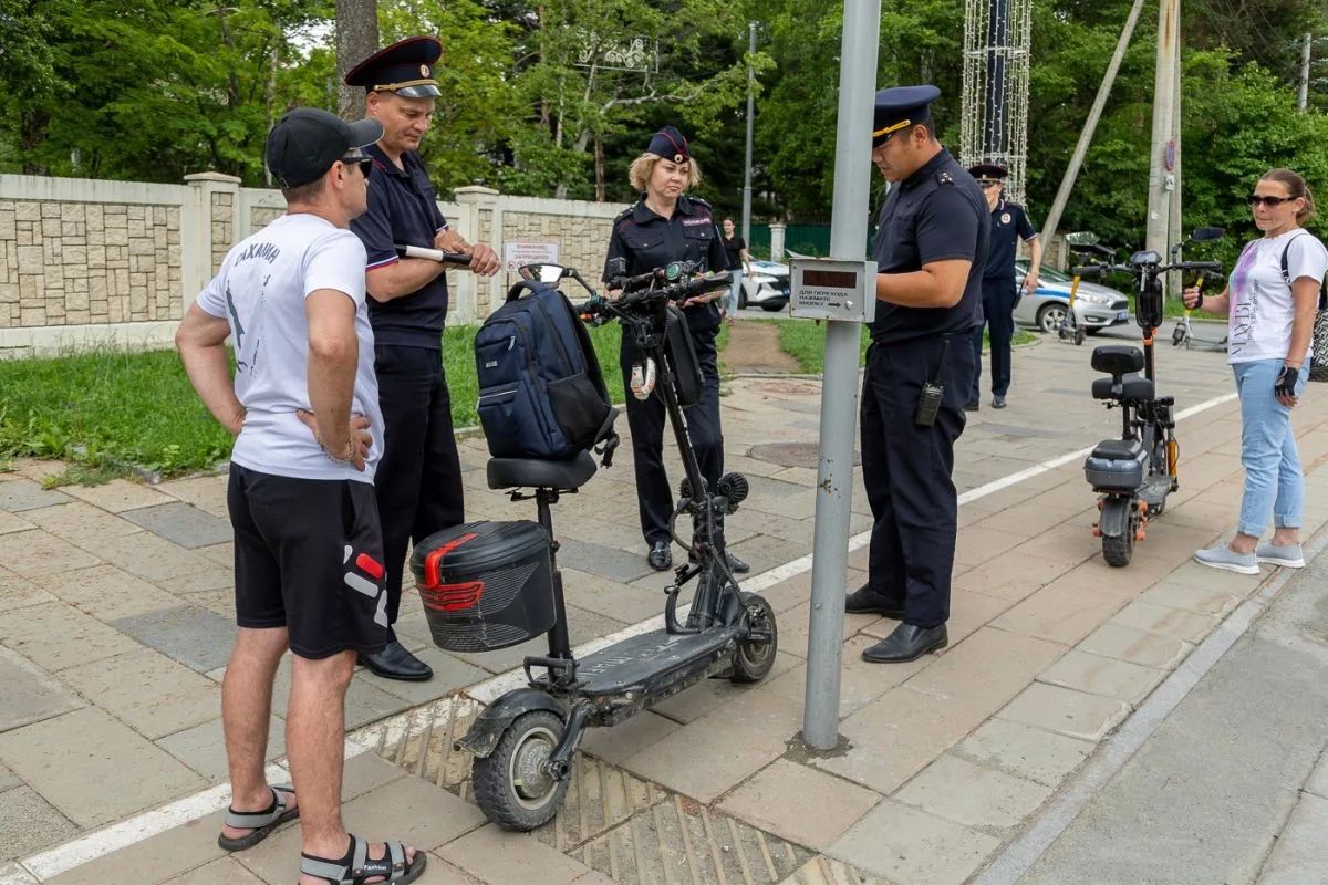 В Южно-Сахалинске усилен контроль за соблюдением ПДД пользователями электросамокатов В Южно-Сахалинске усилен контроль за соблюдением ПДД пользователями электросамокатов