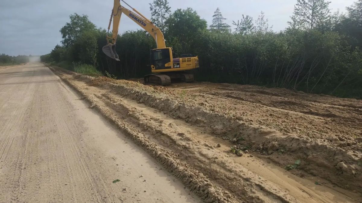 На федеральной трассе в Ногликском районе начали асфальтировать участок между селами Горячие ключи и Даги На федеральной трассе в Ногликском районе начали асфальтировать участок между селами Горячие ключи и Даги