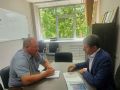 Контроль качества: как Артем Круглик проверяет капремонт в Холмске