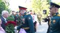 Сергей Надсадин: Сегодня с утра во дворах, где живут наши ветераны, звучат песни военных лет. По традиции в преддверии годовщины окончания Второй мировой войны здесь проходят мини-парады – стройным маршем чеканит шаг...