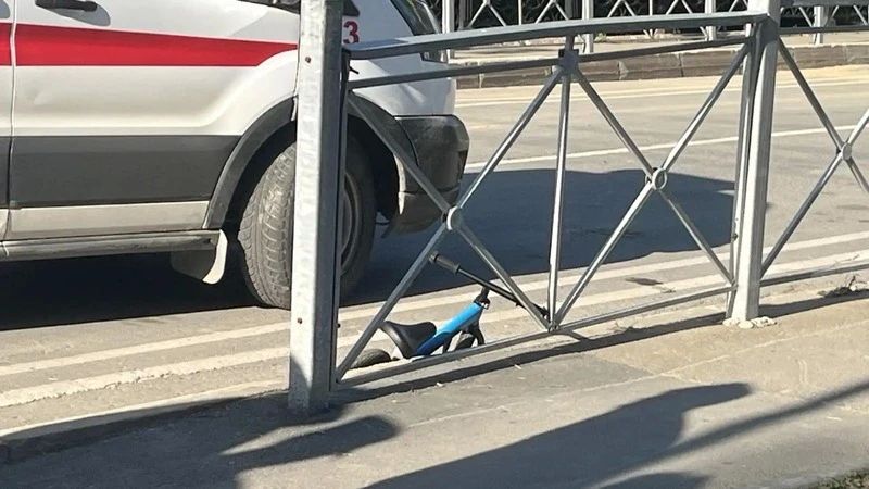 Микроавтобус сбил ребенка возле школы №1 в Южно-Сахалинске Микроавтобус сбил ребенка возле школы №1 в Южно-Сахалинске