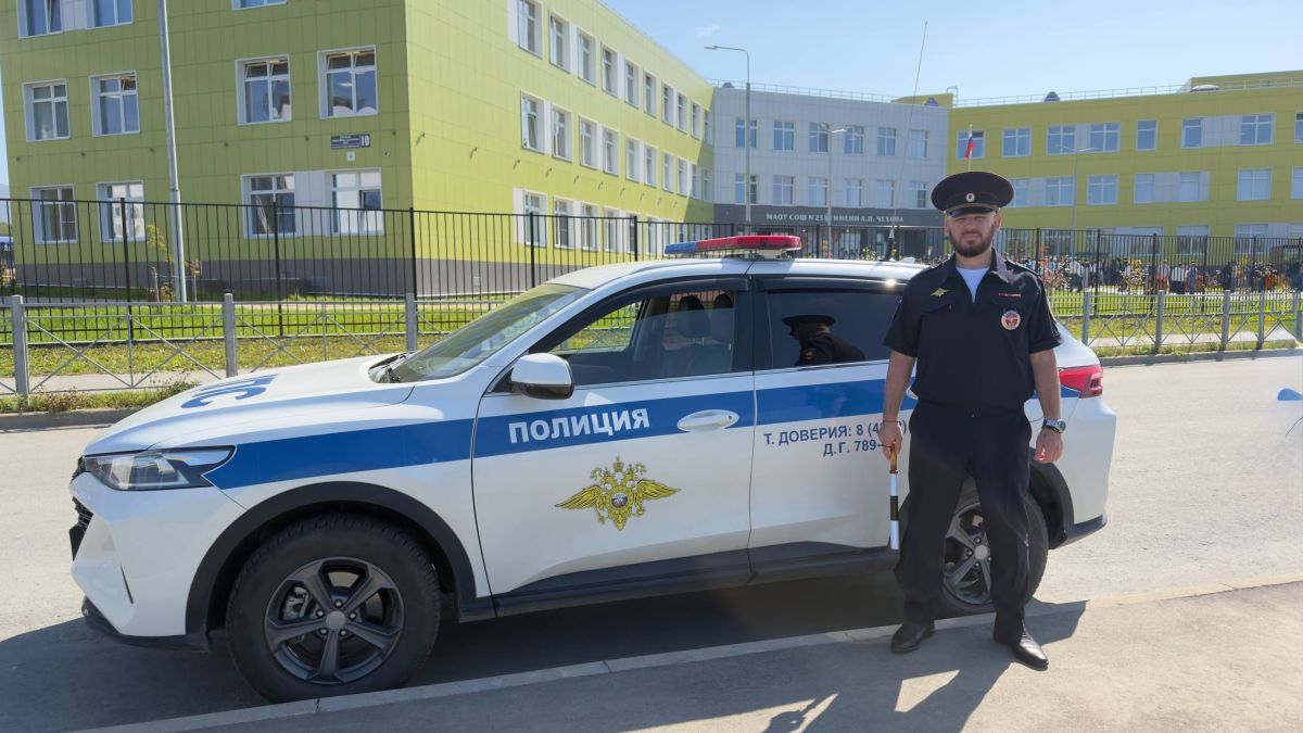 Первый звонок прозвенел. А значит — снова в путь! Первый звонок прозвенел. А значит — снова в путь!