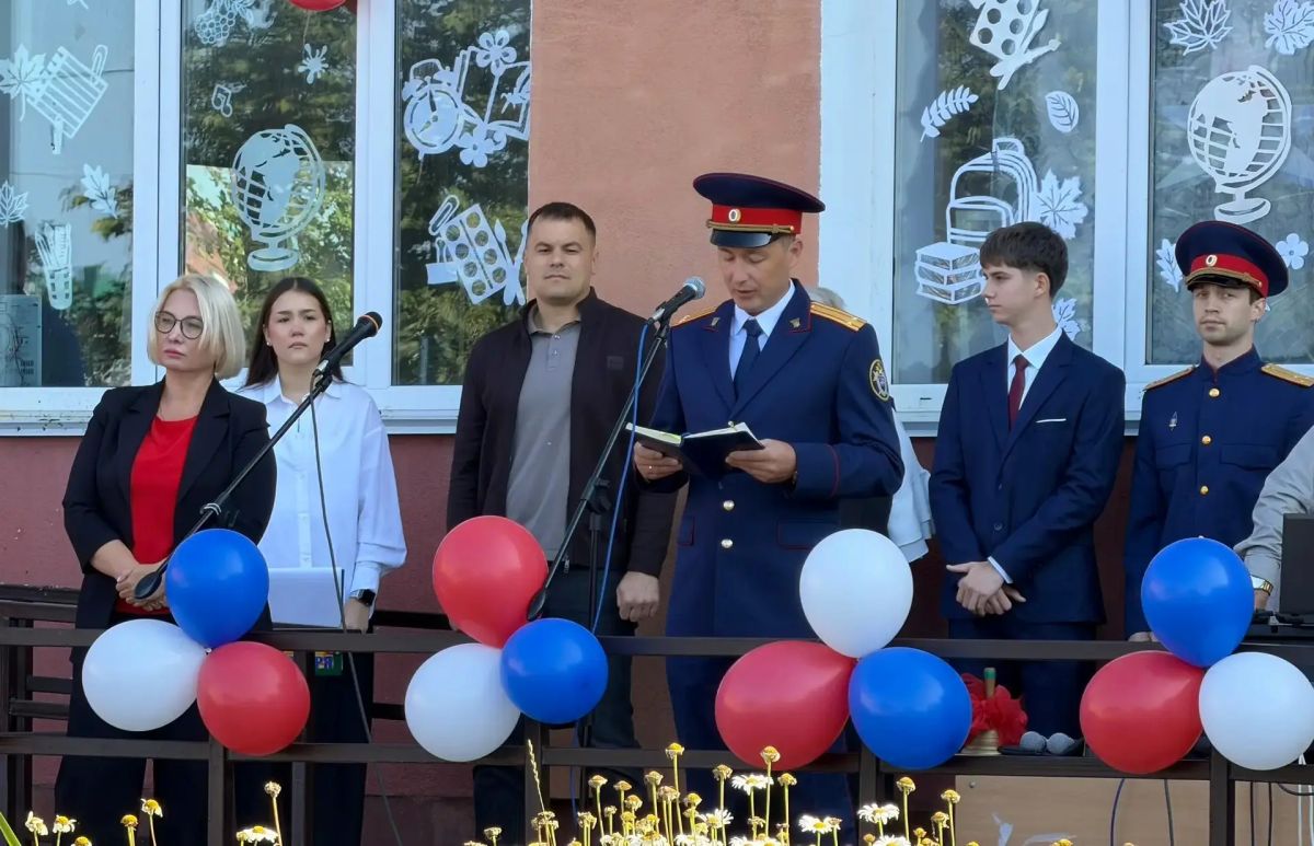 Сотрудники территориальных следственных отделов СК России по Сахалинской области приняли участие в торжественных линейках, посвящённых Дню знаний, в новых кадетских классах Следственного комитета России Сотрудники территориальных следственных отделов СК России по Сахалинской области приняли участие в торжественных линейках, посвящённых Дню знаний, в новых кадетских классах Следственного комитета России