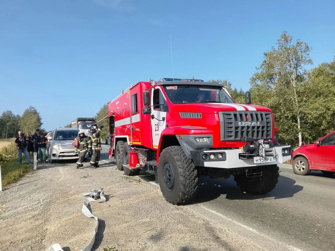 Жёсткую посадку в Долинском районе примерно в километре от аэродрома "Сокол" совершил вертолёт Ми-8 Жёсткую посадку в Долинском районе примерно в километре от аэродрома "Сокол" совершил вертолёт Ми-8