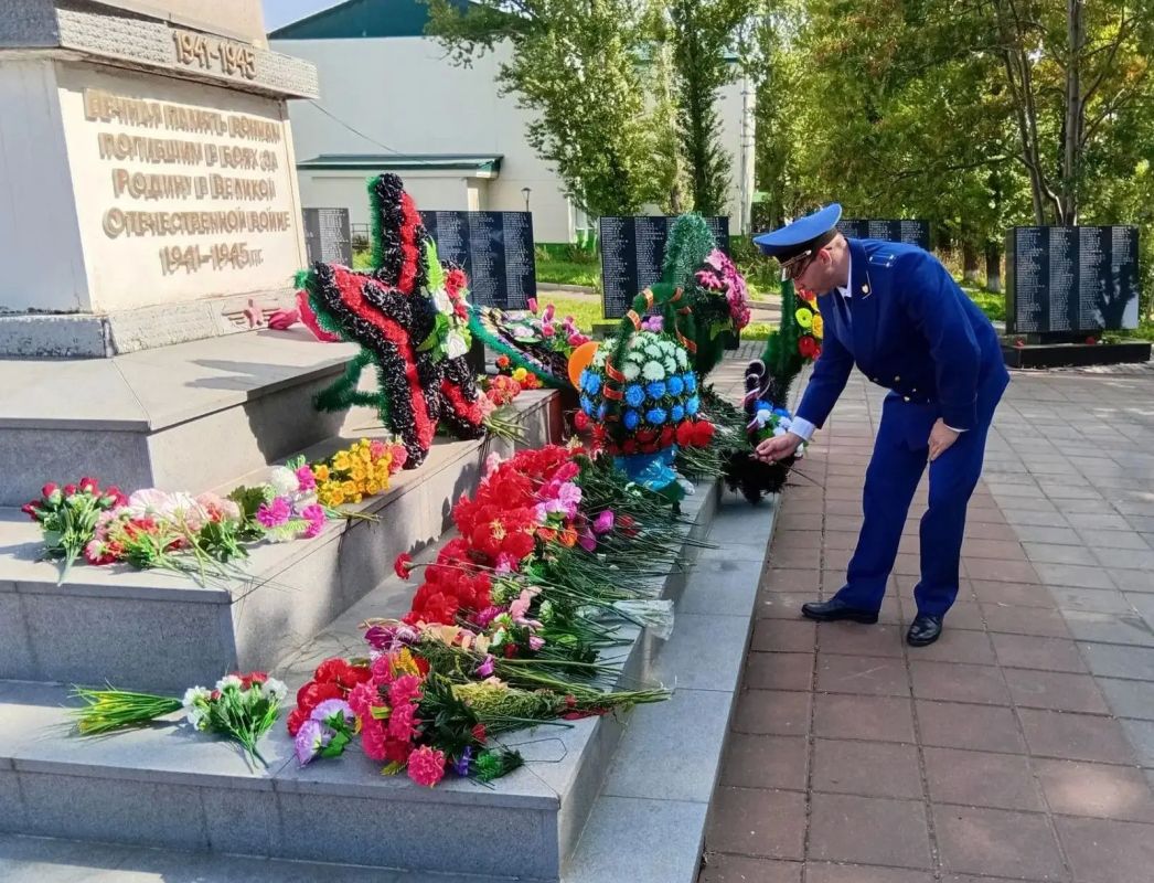 Прокуроры приняли участие в торжественных мероприятиях, посвященных Дню Победы над милитаристской Японией и окончанию Второй мировой войны Прокуроры приняли участие в торжественных мероприятиях, посвященных Дню Победы над милитаристской Японией и окончанию Второй мировой войны