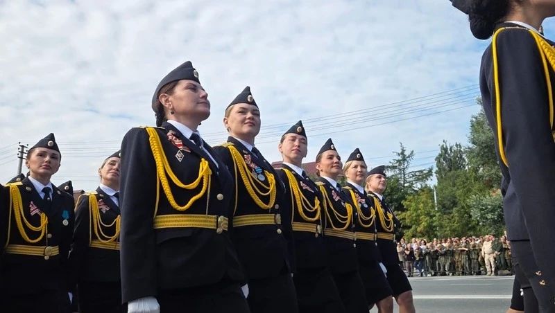 Фоторепортаж: в Южно-Сахалинске прошел парад ко Дню Победы над милитаристской Японией Фоторепортаж: в Южно-Сахалинске прошел парад ко Дню Победы над милитаристской Японией