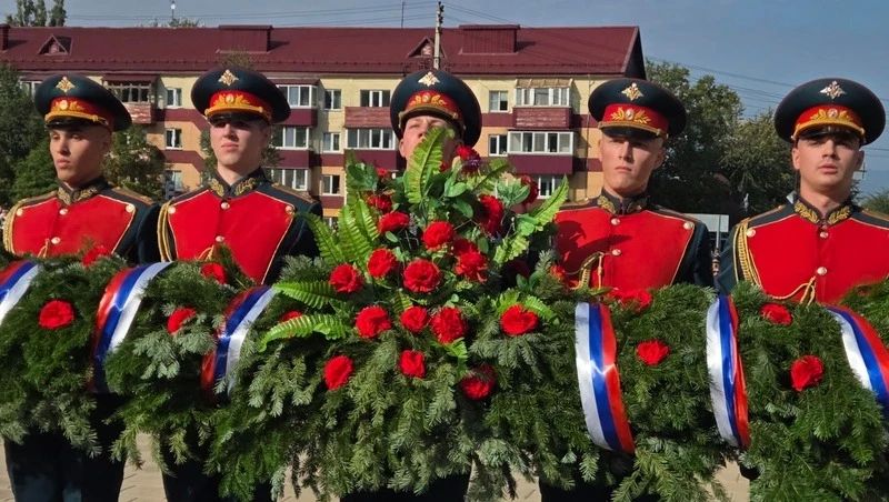 Фоторепортаж: в Южно-Сахалинске прошел парад ко Дню Победы над милитаристской Японией Фоторепортаж: в Южно-Сахалинске прошел парад ко Дню Победы над милитаристской Японией