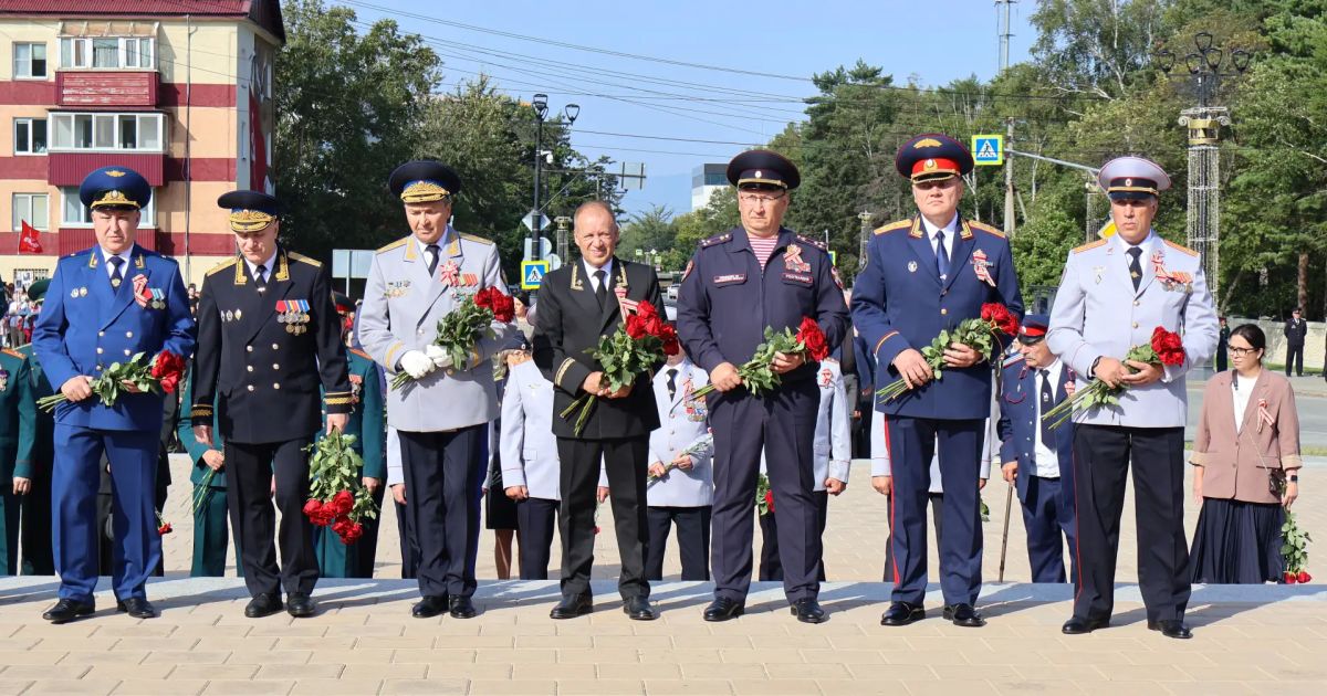 Руководитель следственного управления СК России по Сахалинской области совместно с кадетами принял участие в мероприятиях, посвящённых Дню Победы над милитаристской Японией и окончанию Второй мировой войны Руководитель следственного управления СК России по Сахалинской области совместно с кадетами принял участие в мероприятиях, посвящённых Дню Победы над милитаристской Японией и окончанию Второй мировой войны
