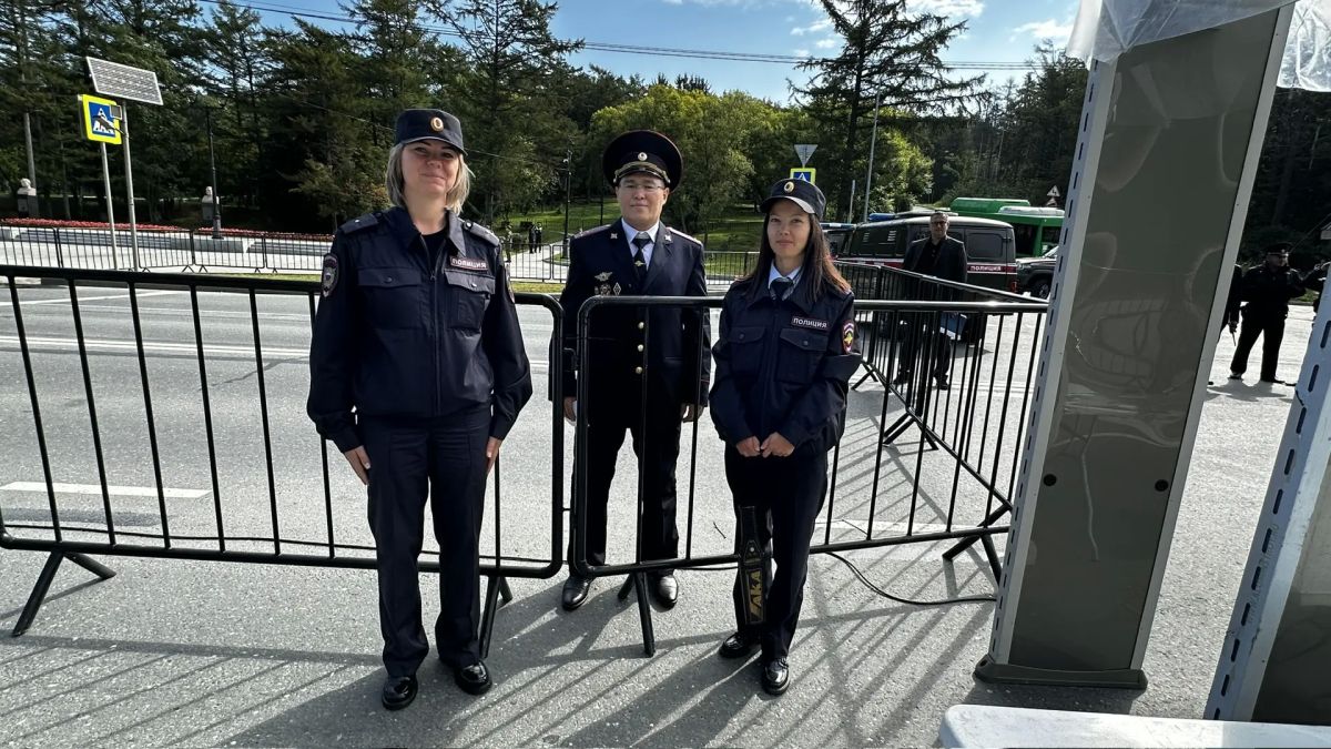 Сотрудники сахалинской полиции обеспечили охрану общественного порядка в дни памятных мероприятий Сотрудники сахалинской полиции обеспечили охрану общественного порядка в дни памятных мероприятий