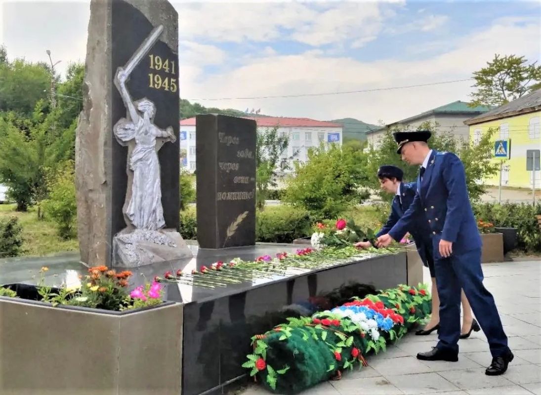 Прокуроры приняли участие в торжественных мероприятиях, посвященных Дню Победы над милитаристской Японией и окончанию Второй мировой войны Прокуроры приняли участие в торжественных мероприятиях, посвященных Дню Победы над милитаристской Японией и окончанию Второй мировой войны