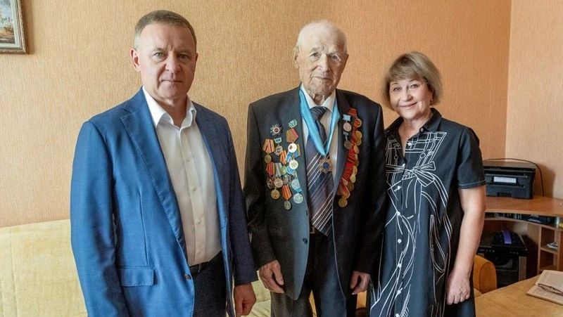 Ветерана Вячеслава Гаврилова поздравили с Днем Победы над милитаристской Японией Ветерана Вячеслава Гаврилова поздравили с Днем Победы над милитаристской Японией