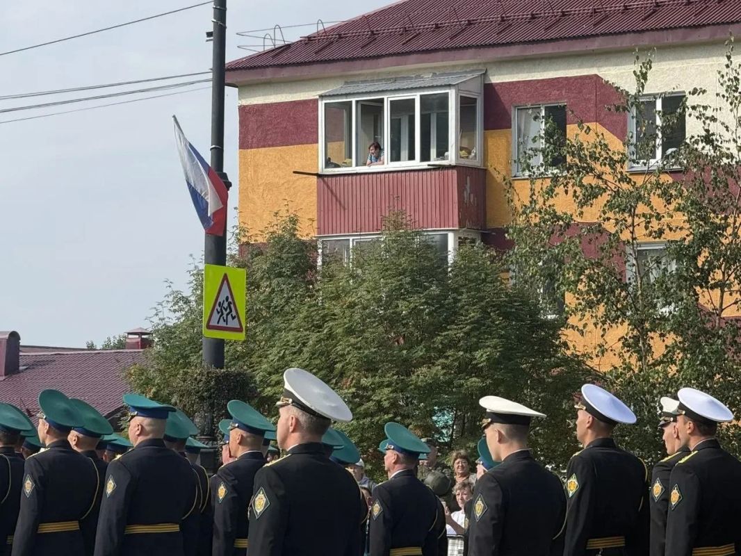 Два майора: 81-ю годовщину Победы над милитаристской Японией и окончания Второй мировой войны отмечают в Южно-Сахалинске Два майора: 81-ю годовщину Победы над милитаристской Японией и окончания Второй мировой войны отмечают в Южно-Сахалинске