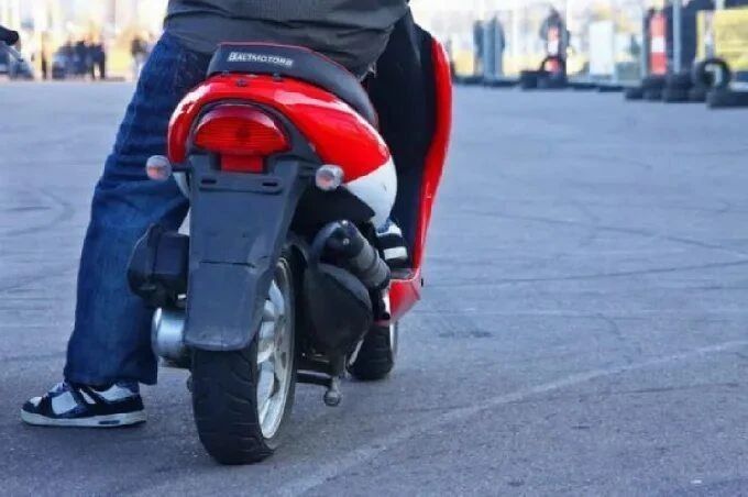 Полицией областного центра установлены подозреваемые в угоне мопеда