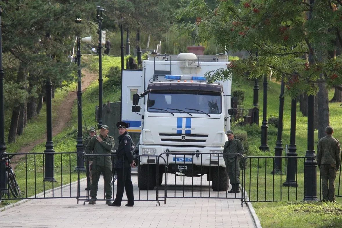 Сотрудники сахалинской полиции обеспечили охрану общественного порядка в дни памятных мероприятий Сотрудники сахалинской полиции обеспечили охрану общественного порядка в дни памятных мероприятий