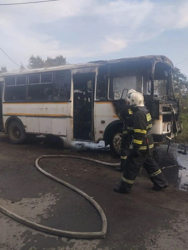 Автобус загорелся в Шахтёрске Автобус загорелся в Шахтёрске