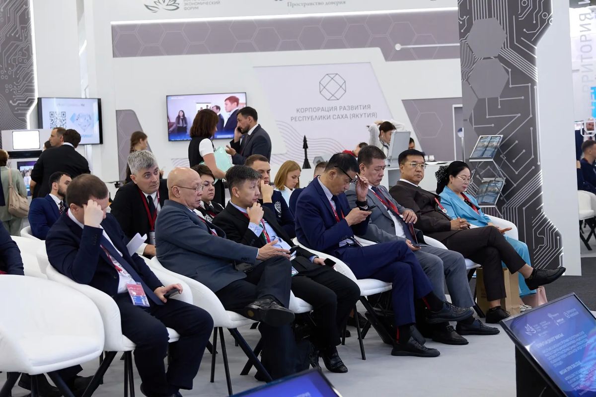 ВЭФ-2026: МИИГАиК представил формат дискуссии «Открытый диалог» ВЭФ-2026: МИИГАиК представил формат дискуссии «Открытый диалог»