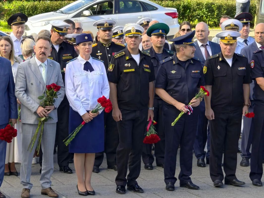 В г. Владивостоке сотрудники военных следственных органов Следственного комитета Российской Федерации приняли участие в памятных мероприятиях В г. Владивостоке сотрудники военных следственных органов Следственного комитета Российской Федерации приняли участие в памятных мероприятиях
