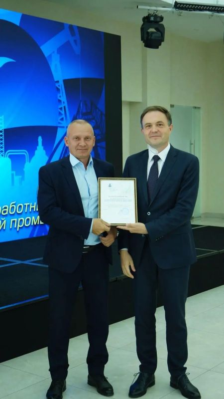 Дмитрий Куварин торжественно вручил Благодарности министерства энергетики Сахалинской области сотрудникам АО «Сахалинская нефтяная компания»! Дмитрий Куварин торжественно вручил Благодарности министерства энергетики Сахалинской области сотрудникам АО «Сахалинская нефтяная компания»!