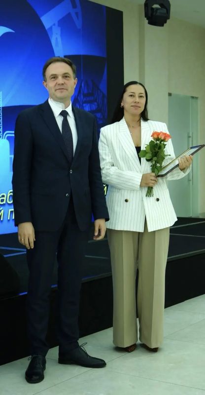 Дмитрий Куварин торжественно вручил Благодарности министерства энергетики Сахалинской области сотрудникам АО «Сахалинская нефтяная компания»! Дмитрий Куварин торжественно вручил Благодарности министерства энергетики Сахалинской области сотрудникам АО «Сахалинская нефтяная компания»!