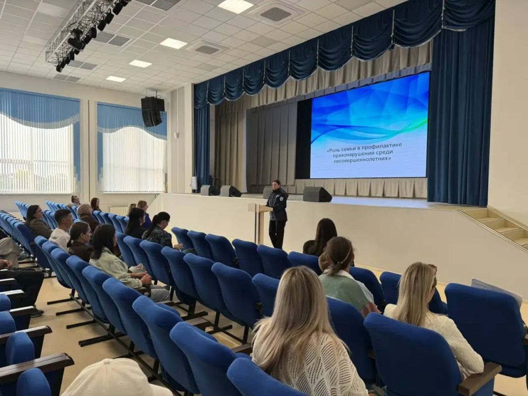 Сотрудники Госавтоинспекции города Южно-Сахалинска приняли участие в Родительском собрании Сотрудники Госавтоинспекции города Южно-Сахалинска приняли участие в Родительском собрании