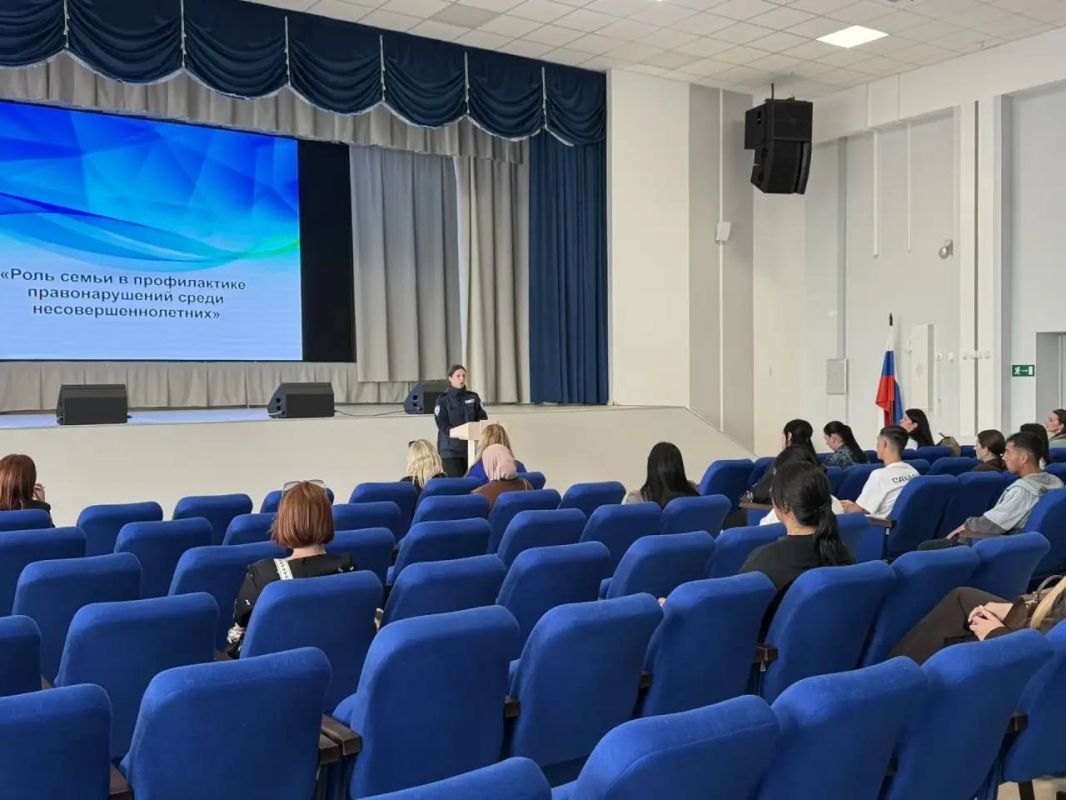 Сотрудники Госавтоинспекции города Южно-Сахалинска приняли участие в Родительском собрании Сотрудники Госавтоинспекции города Южно-Сахалинска приняли участие в Родительском собрании