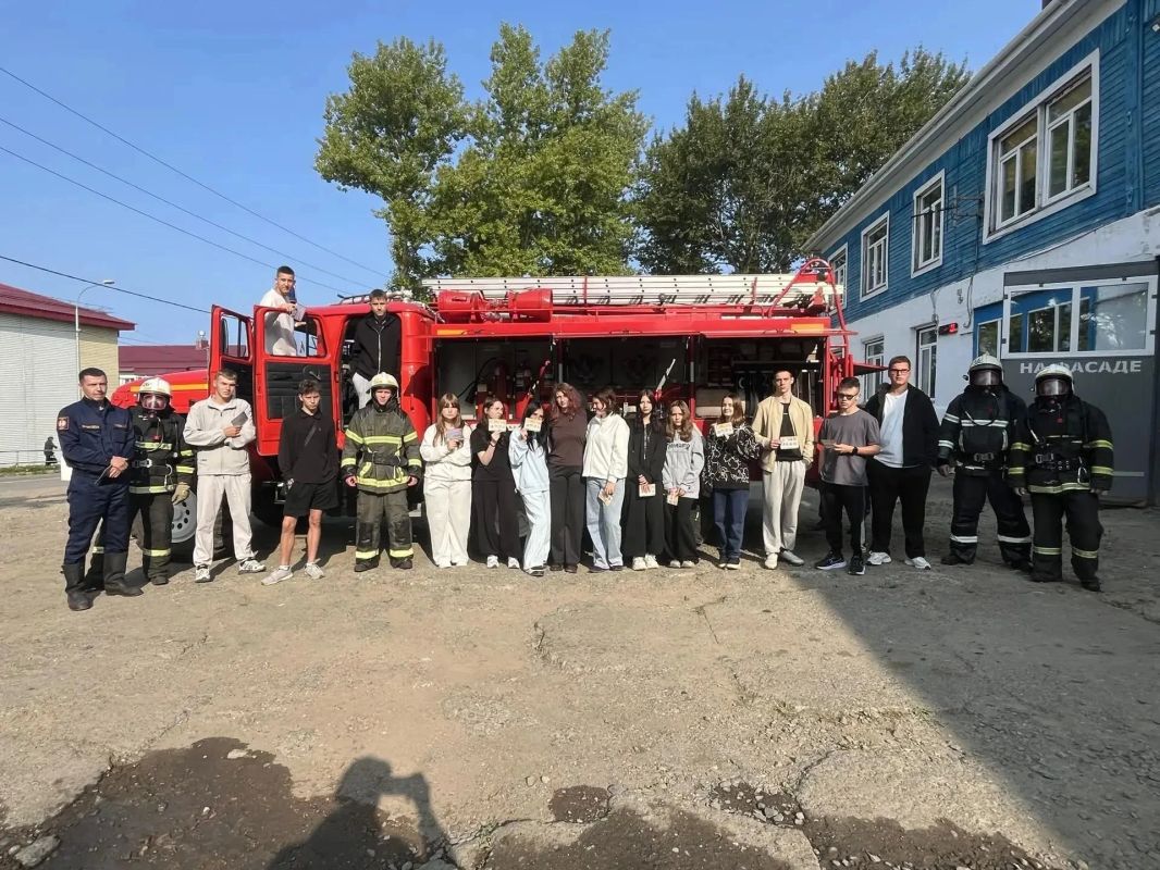 С 1 по 8 сентября в школах Сахалинской области прошла «Неделя пожарной безопасности» С 1 по 8 сентября в школах Сахалинской области прошла «Неделя пожарной безопасности»