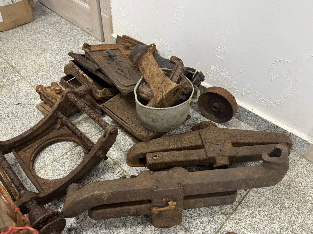 Более 600 артефактов с острова Шумшу пополнят фонды Музейно-мемориального комплекса «Победа» Более 600 артефактов с острова Шумшу пополнят фонды Музейно-мемориального комплекса «Победа»