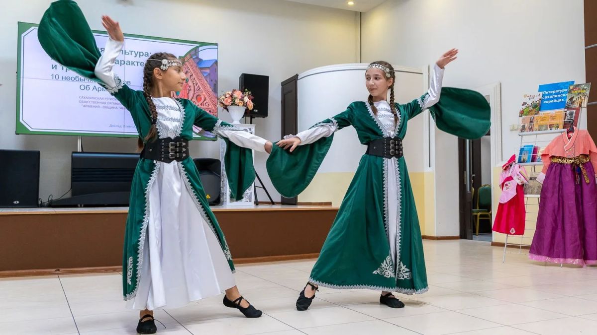 «Мы живём на Сахалине»: в СахОУНБ им. Н.А. Тарасова прошёл праздник языков и культур «Мы живём на Сахалине»: в СахОУНБ им. Н.А. Тарасова прошёл праздник языков и культур