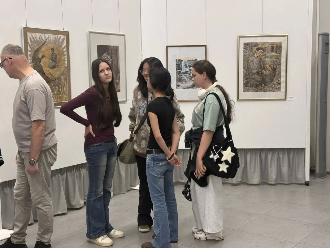 В Южно-Сахалинске открыли выставку «Сахалинский меридиан», посвященную приближающемуся 144-летию областной столицы В Южно-Сахалинске открыли выставку «Сахалинский меридиан», посвященную приближающемуся 144-летию областной столицы