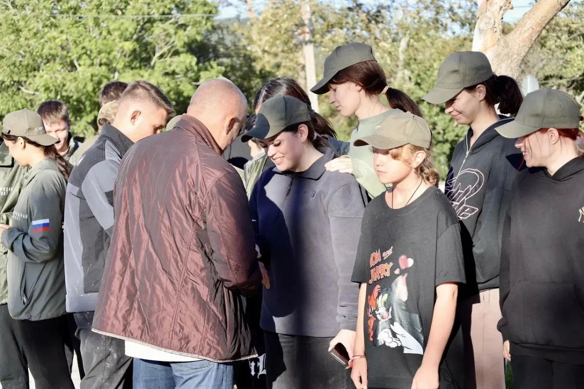 В Томари наградили добровольцев Народного фронта В Томари наградили добровольцев Народного фронта