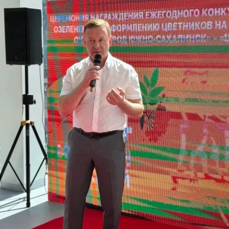 Сергей Надсадин: У нас в городе сегодня, пожалуй, нет ни одного двора или учреждения, где не росли бы цветы Сергей Надсадин: У нас в городе сегодня, пожалуй, нет ни одного двора или учреждения, где не росли бы цветы