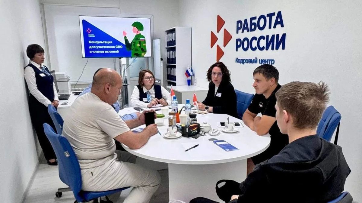 Участники СВО в Долинске получают персональную поддержку в трудоустройстве
