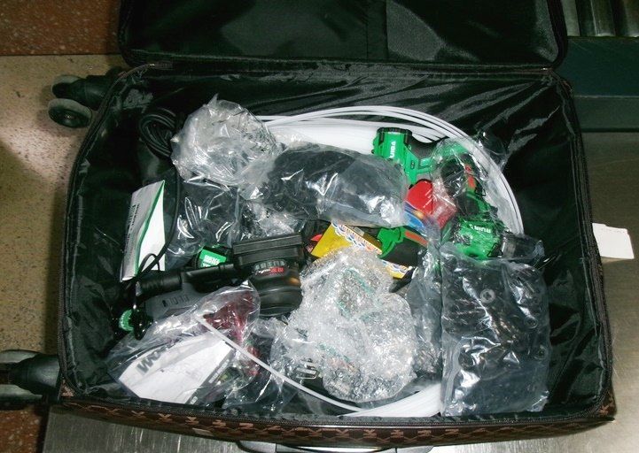 Более 100 кг незадекларированных запчастей и инструментов пытались провезти пассажиры из Китая через Сахалинскую таможню Более 100 кг незадекларированных запчастей и инструментов пытались провезти пассажиры из Китая через Сахалинскую таможню