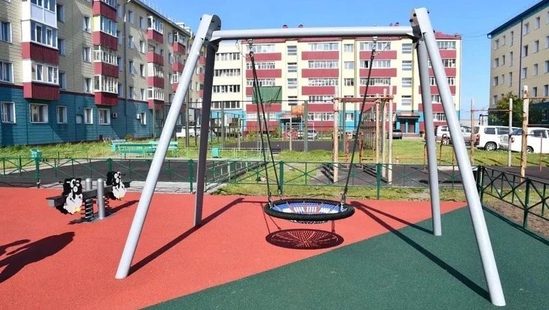 Новую детскую площадку с мягким покрытием открыли на улице Восточной в Поронайске Новую детскую площадку с мягким покрытием открыли на улице Восточной в Поронайске