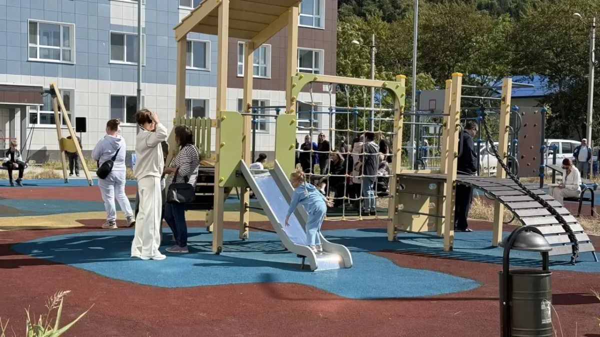 Новоселье в Невельске: более 100 семей получили ключи от новых квартир! Новоселье в Невельске: более 100 семей получили ключи от новых квартир!
